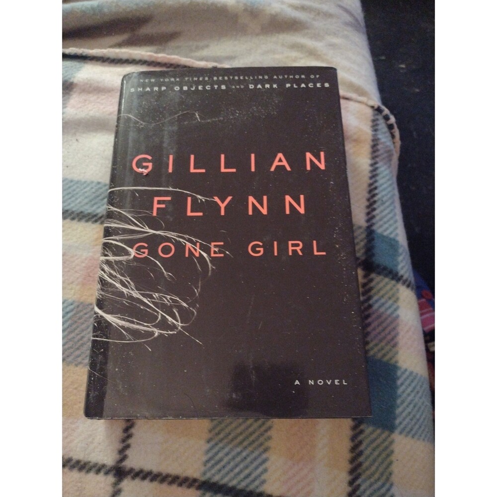 Gone Girl hardcover by Gillian Flynn-706144